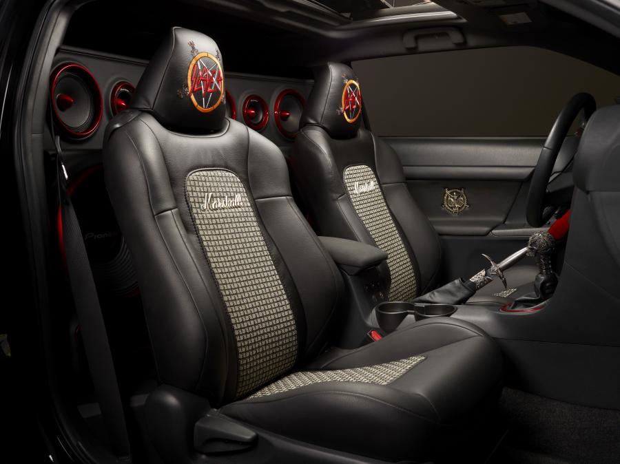 Интерьер Scion tC x Slayer Mobile Amp 2014 года  (фото 12 из 13)